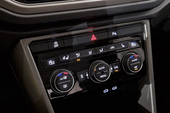 Volkswagen T-Roc 11 of 13