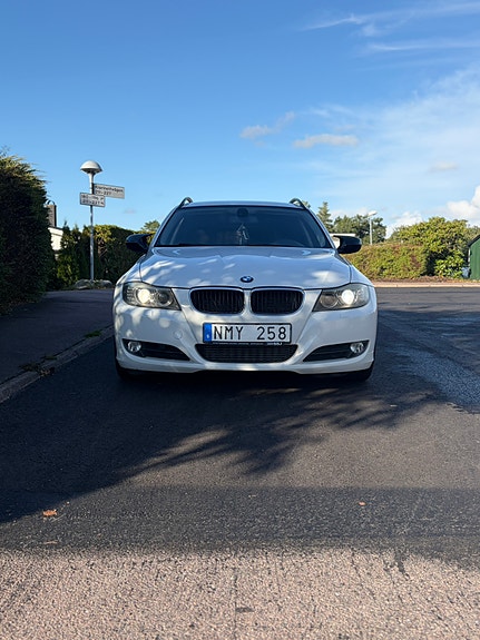 BMW 320d 2 of 11