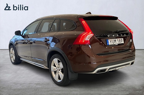 Volvo V60 Cross Country 2 of 21