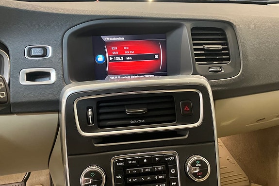 Volvo V60 Cross Country 15 of 21