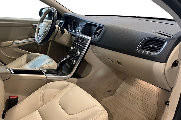 Volvo V60 Cross Country 7 of 21