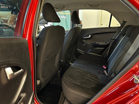 Kia Picanto 12 of 21
