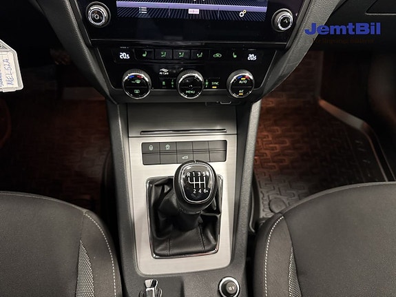 Skoda Octavia 12 of 16