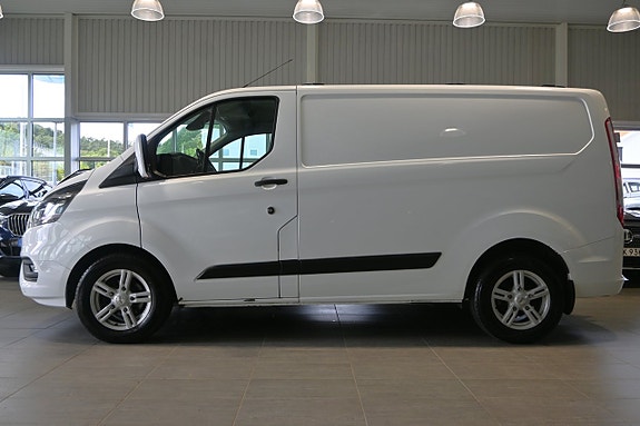 Ford Transit Custom 2 of 22