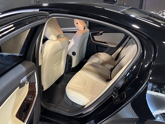 Volvo S60 18 of 25