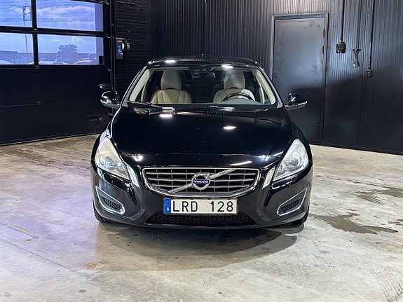 Volvo S60 2 of 25