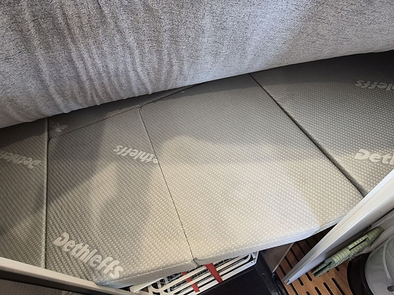 Dethleffs GlobeTrail 590C under 6 meter, extra rymligt badrum, kanonfin 18 of 26