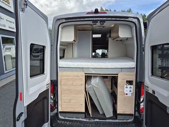 Dethleffs GlobeTrail 590C under 6 meter, extra rymligt badrum, kanonfin 7 of 26