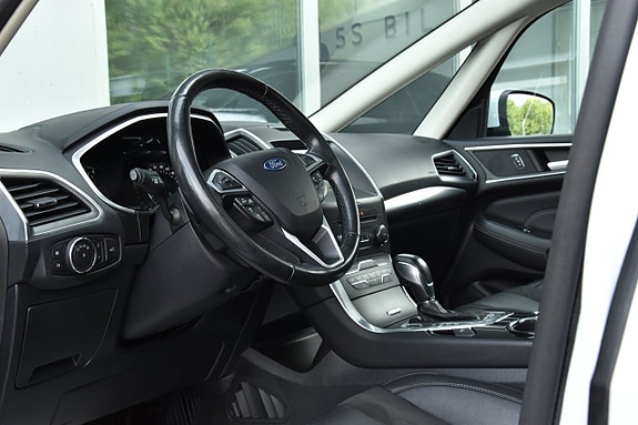 Ford S-MAX 9 of 28