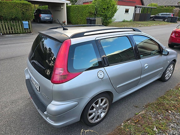 Peugeot 206 SW 4 of 5