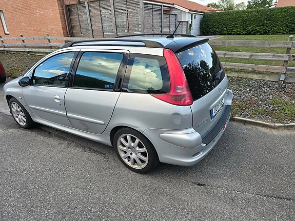 Peugeot 206 SW 2 of 5