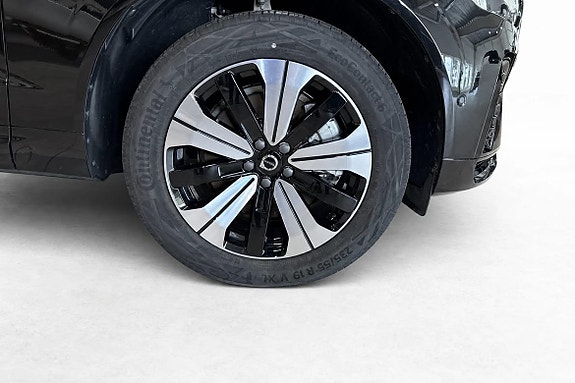 Volvo XC60 13 of 20