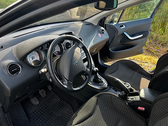 Peugeot 308 SW 5 of 6
