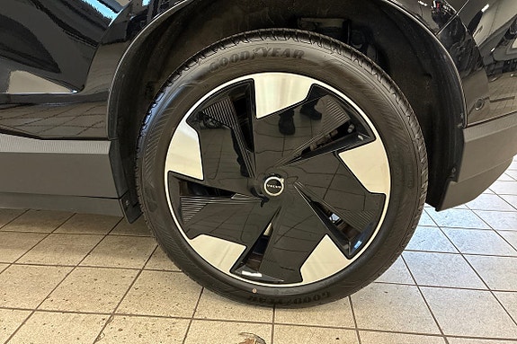 Volvo EX30 17 of 22