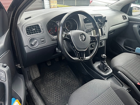 Volkswagen Polo 2 of 3