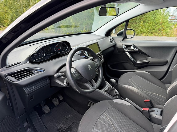 Peugeot 208 5 of 11