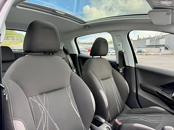 Peugeot 208 7 of 11