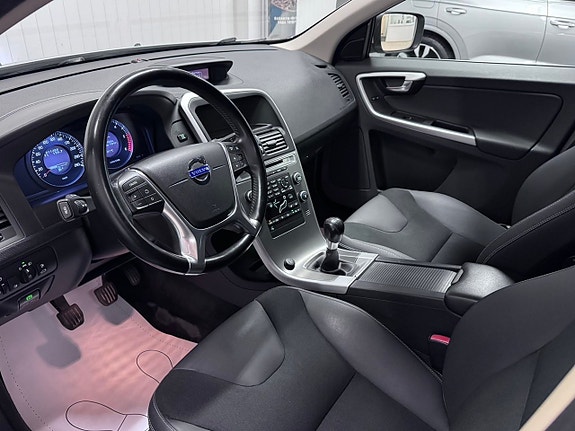 Volvo XC60 11 of 22