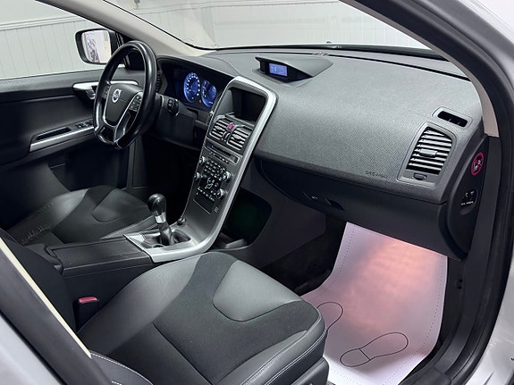 Volvo XC60 14 of 22