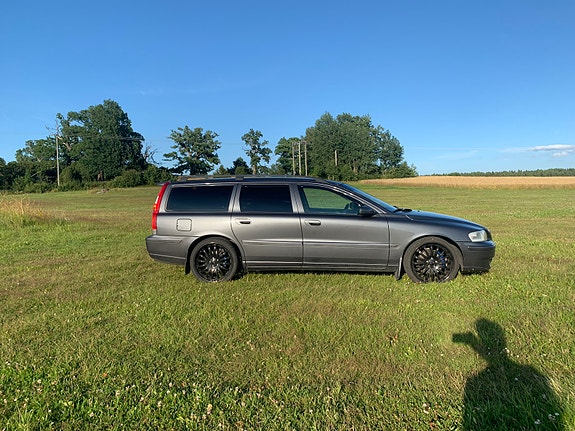 Volvo V70 2 of 10