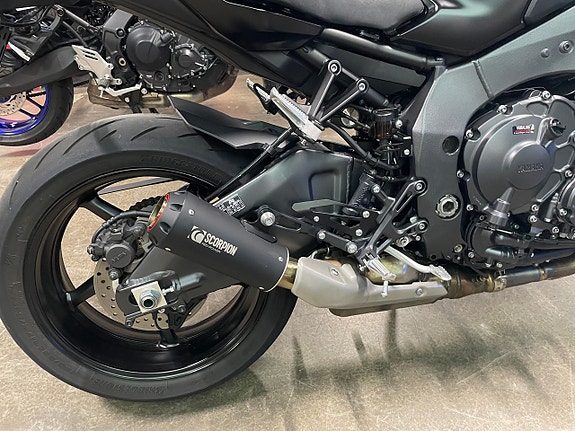 Yamaha MT10 ABS 400 mil SCORPION SLIP ON mt-10 4 of 9