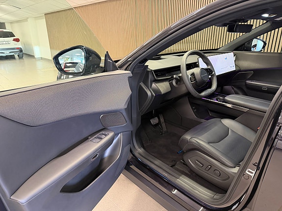 Mazda CX-6e 8 of 17
