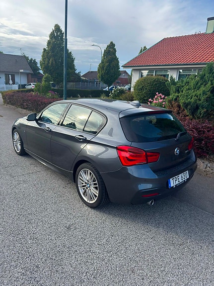 BMW 118i 2 of 7