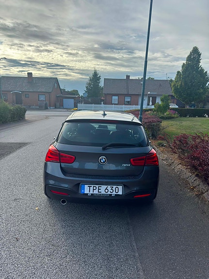 BMW 118i 3 of 7