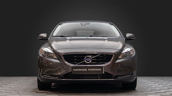 Volvo V40 2 of 20