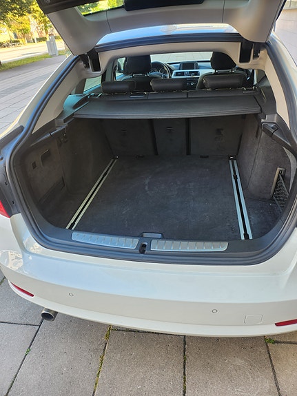 BMW 320d 4 of 11