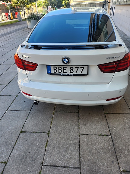 BMW 320d 2 of 11