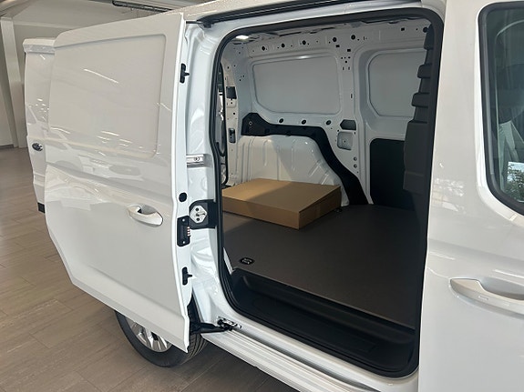 Ford Transit Connect 7 of 11