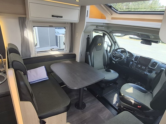 Sunlight T 68 XX långbäddar, automat, ugn, vinterisolerad, kanonfin 19 of 26