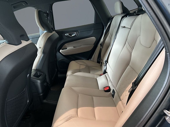 Volvo XC60 8 of 13