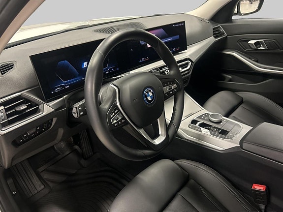 BMW 330e 14 of 21