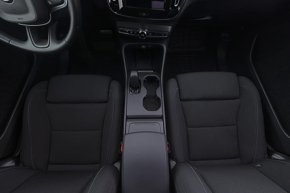 Volvo EX40 9 of 21