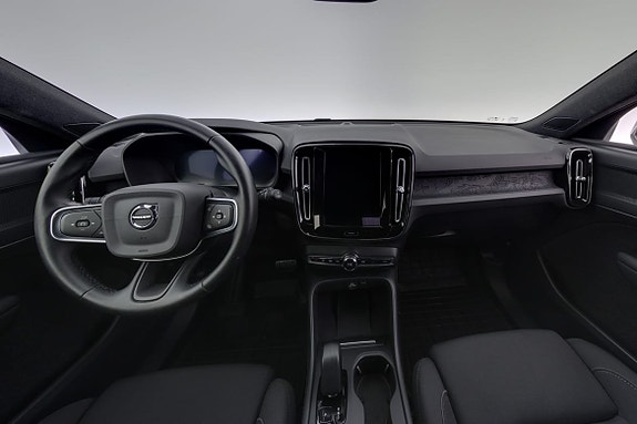 Volvo EX40 7 of 21