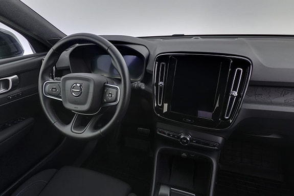 Volvo EX40 8 of 21