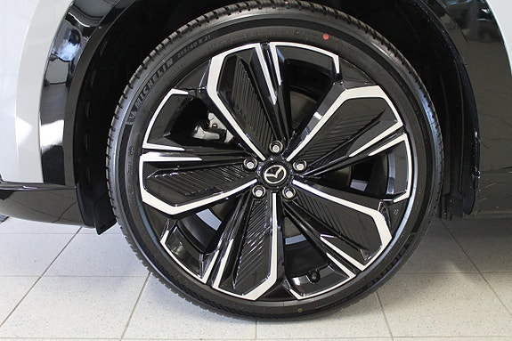 Mazda CX-6e 12 of 12