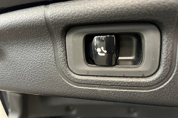 Mercedes-Benz C300 e 14 of 16