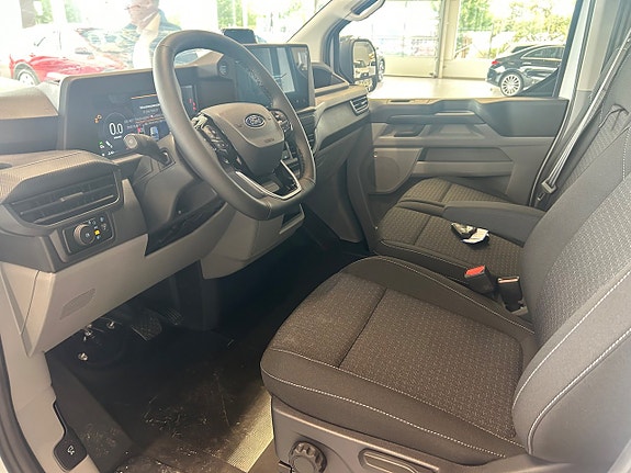 Ford Transit Custom 10 of 13