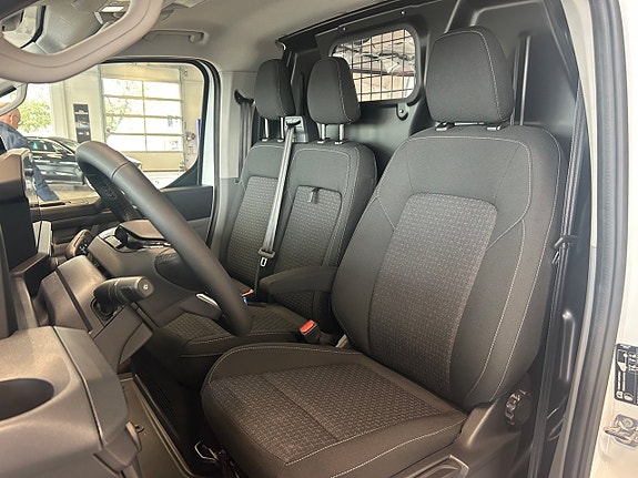 Ford Transit Custom 11 of 13