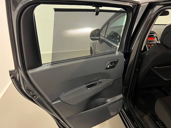 Peugeot 5008 17 of 28