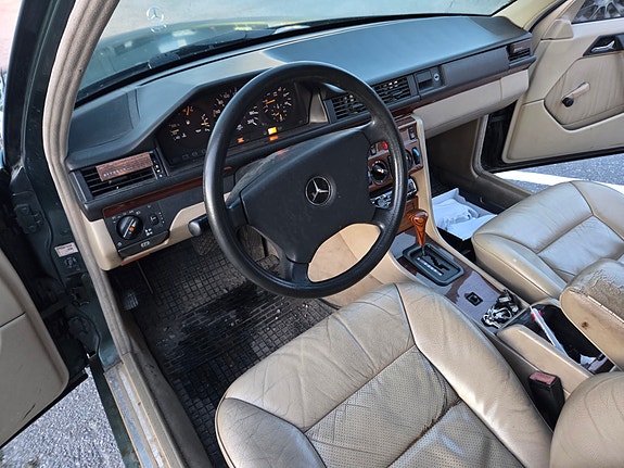 Mercedes-Benz 300 TD 5 of 5