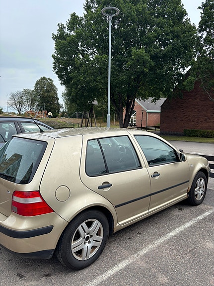 Volkswagen Golf IV 2 of 6