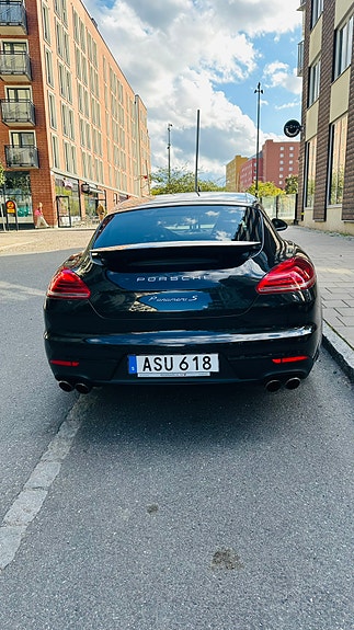 Porsche Panamera S 4 of 5
