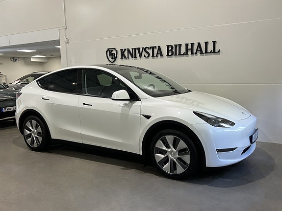 Tesla Model Y 3 of 29