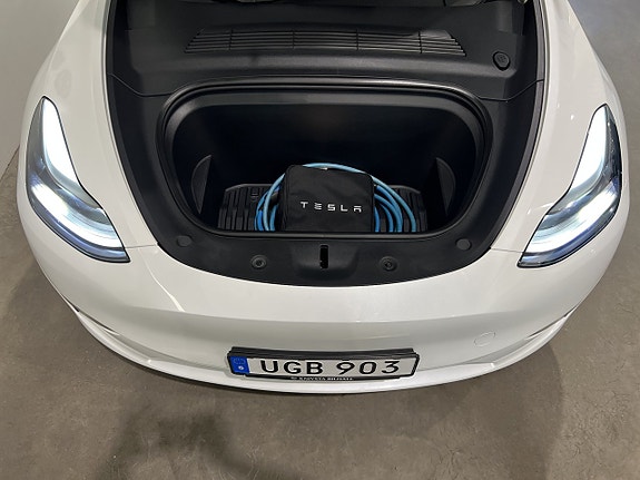Tesla Model Y 12 of 29