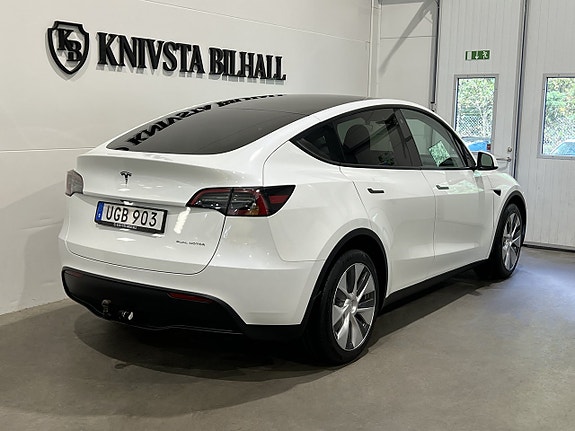 Tesla Model Y 4 of 29