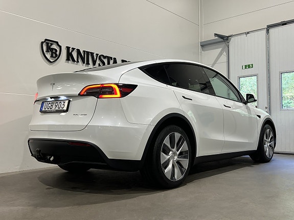 Tesla Model Y 27 of 29